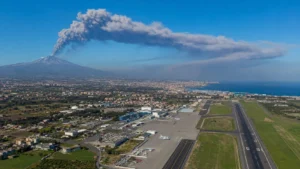 eruzione etna aeroporto catania chiuso