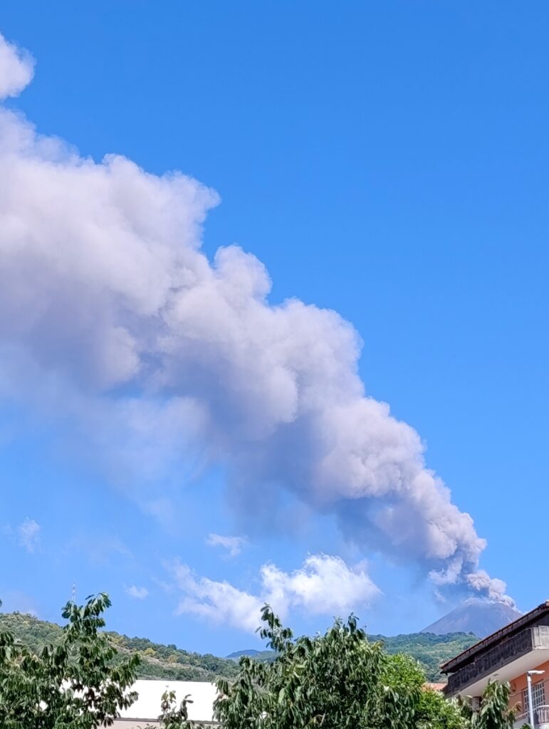 eruzione etna oggi