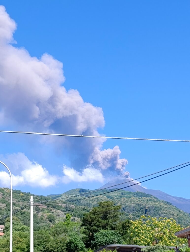 eruzione etna oggi