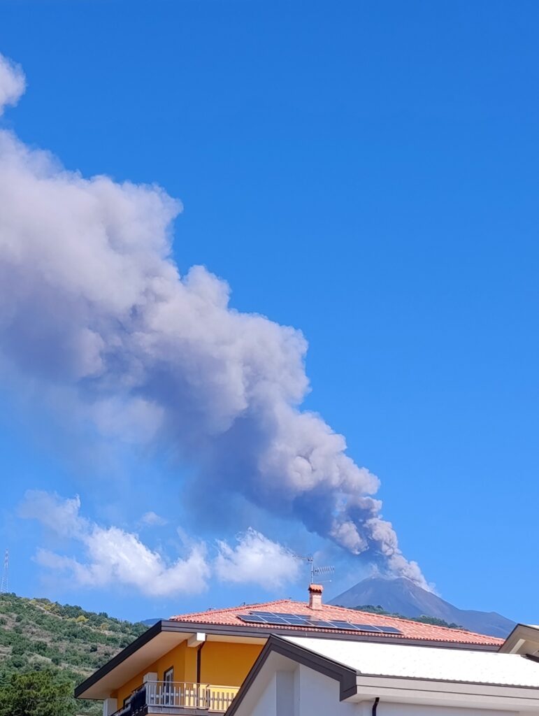 eruzione etna oggi