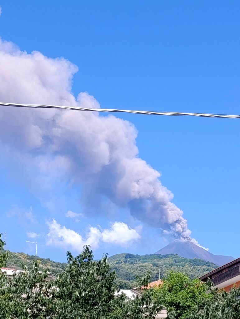 eruzione etna oggi