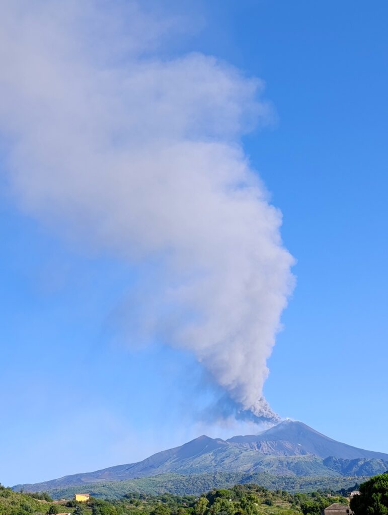 eruzione etna oggi