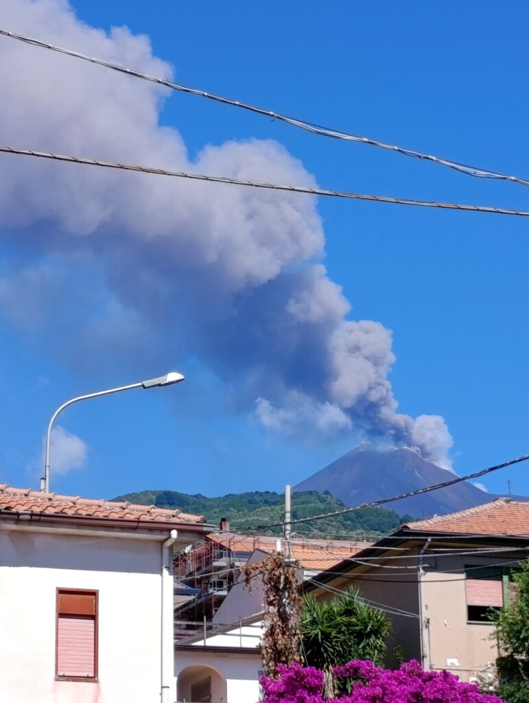 eruzione etna oggi