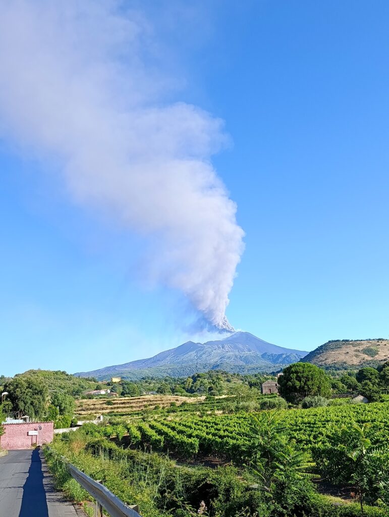 eruzione etna oggi