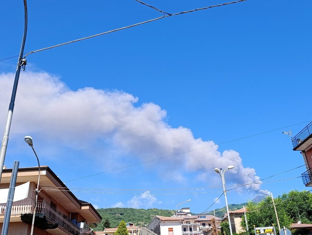 eruzione etna oggi