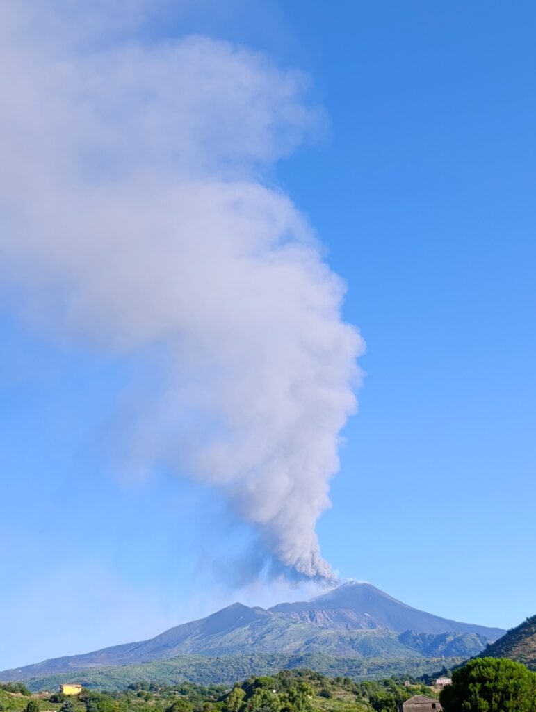 eruzione etna oggi