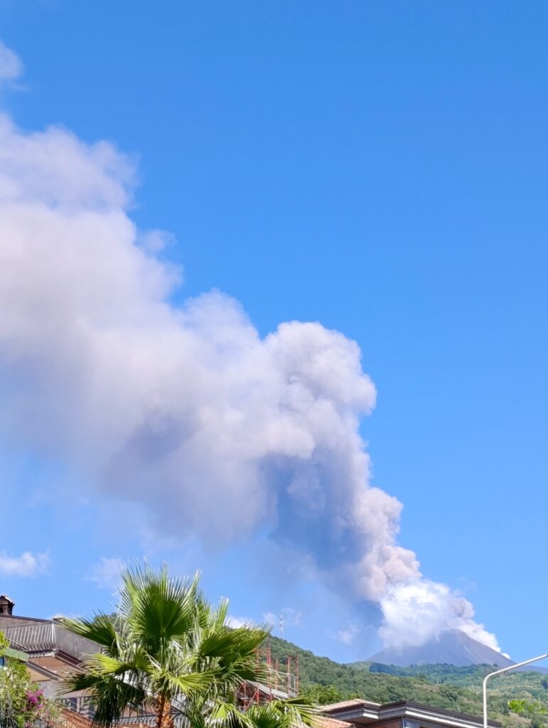 eruzione etna oggi