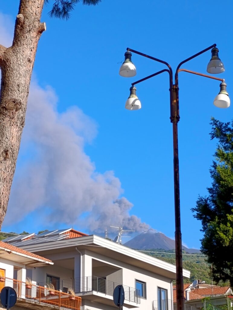 eruzione etna oggi