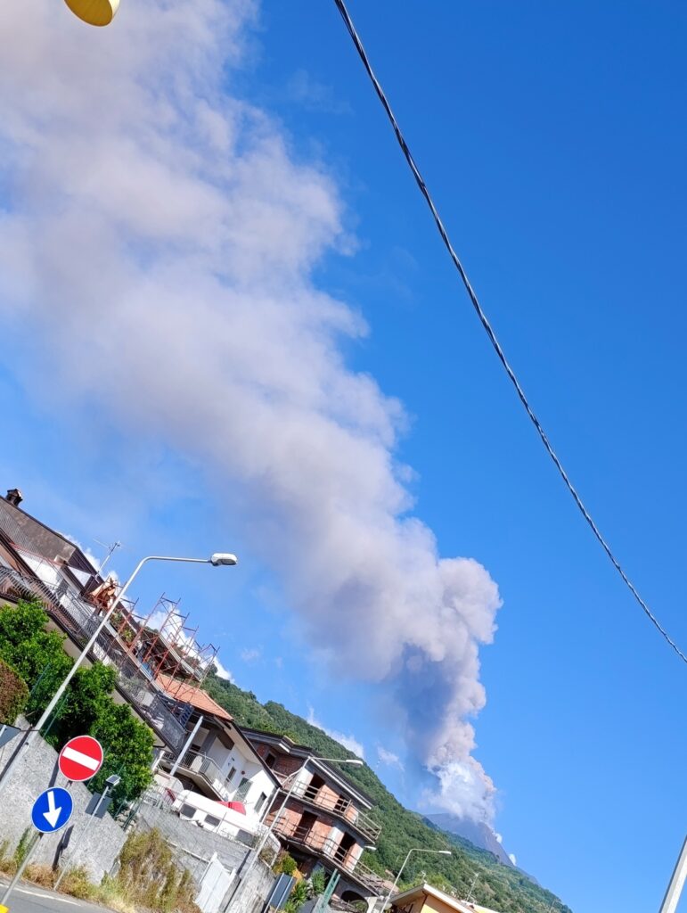 eruzione etna oggi