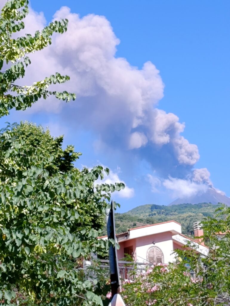 eruzione etna oggi
