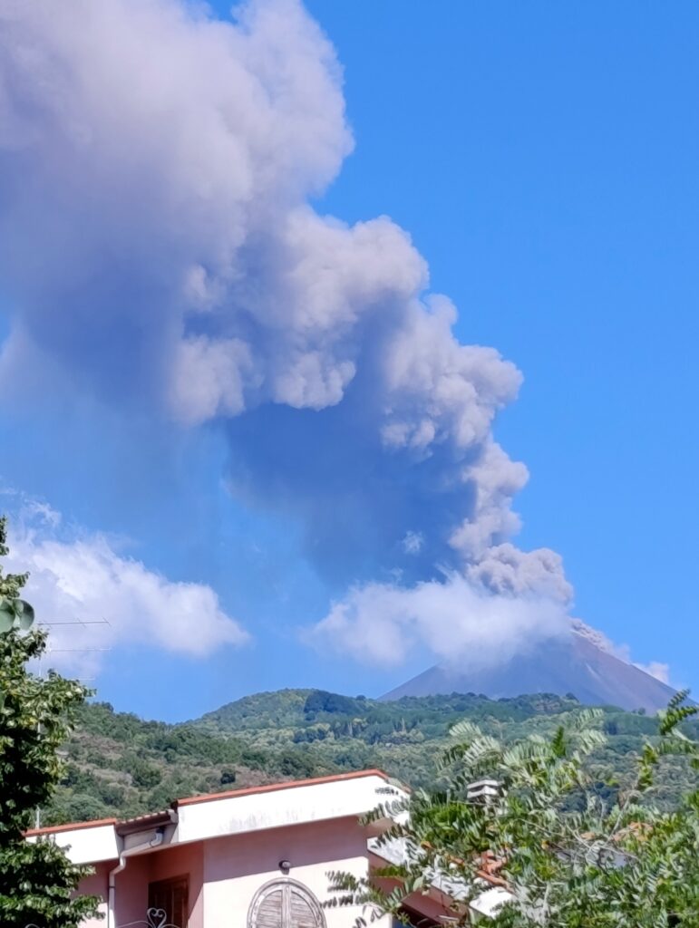 eruzione etna oggi