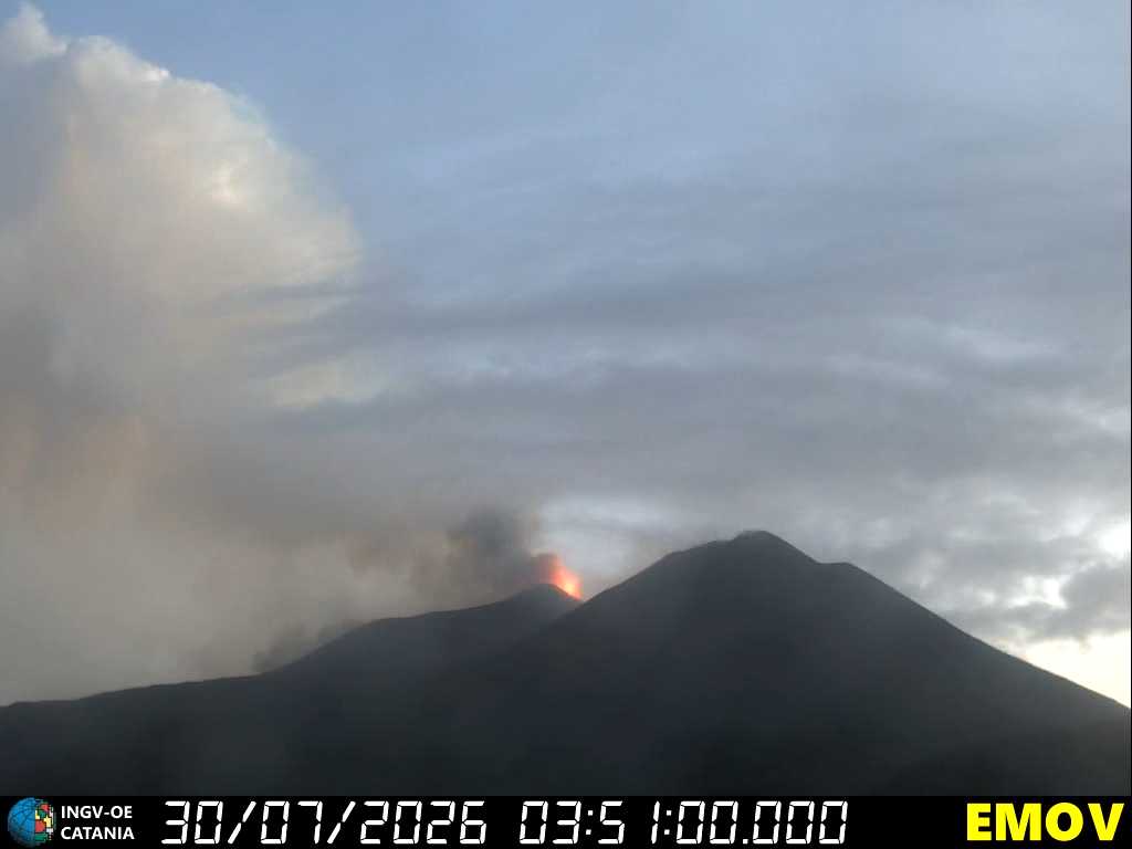 eruzione oggi fontana di lava etna