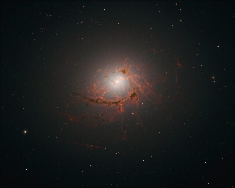 galassia NGC4696