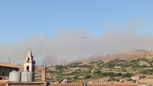 incendio valledolmo sicilia
