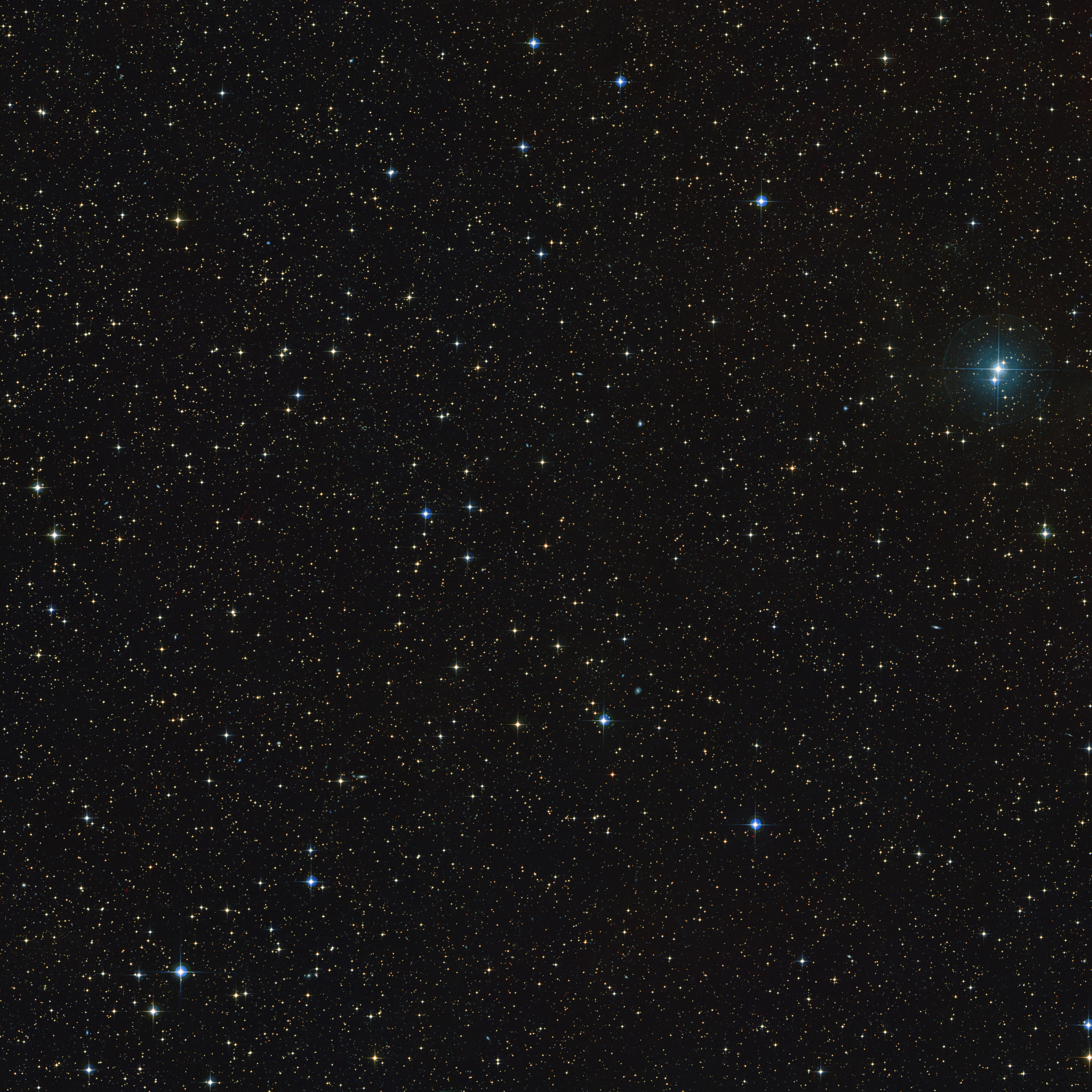 Questa immagine mostra la regione di cielo attorno a CD-35 2722, una stella attorno alla quale orbita una nana bruna, a sua volta orbitata da un oggetto con una massa almeno pari a quella di Giove.CD-35 2722 è la stella esattamente al centro di questa immagine. La nana bruna non è visibile in questa immagine, poiché è immersa nel bagliore della stella, ma è stata ripresa direttamente da altri telescopi. Anche la "luna" attorno alla nana bruna non è visibile, ma è stata rilevata grazie all'attrazione gravitazionale che esercita sulla nana bruna.