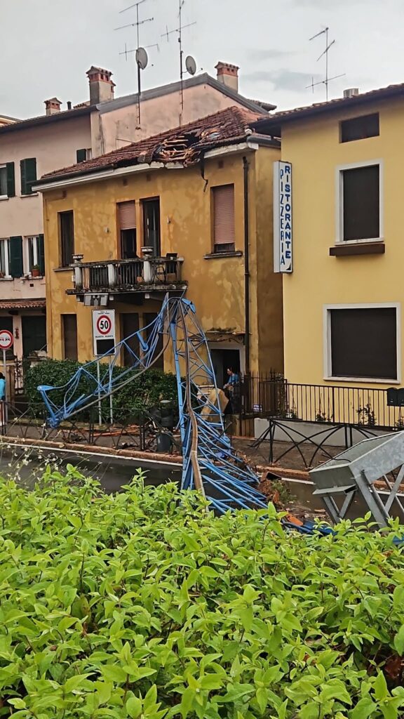 maltempo gardone riviera lombardia