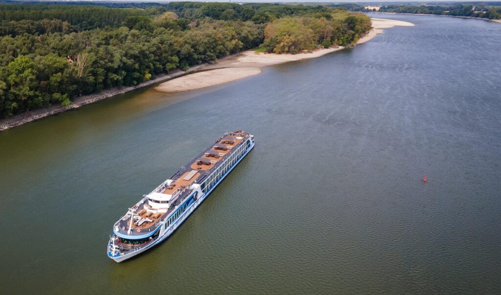 nave incagliata danubio