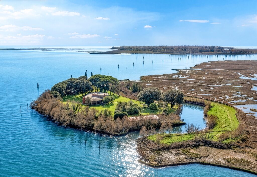 A Venezia è in vendita un’isola privata con un fortino di epoca napoleonica