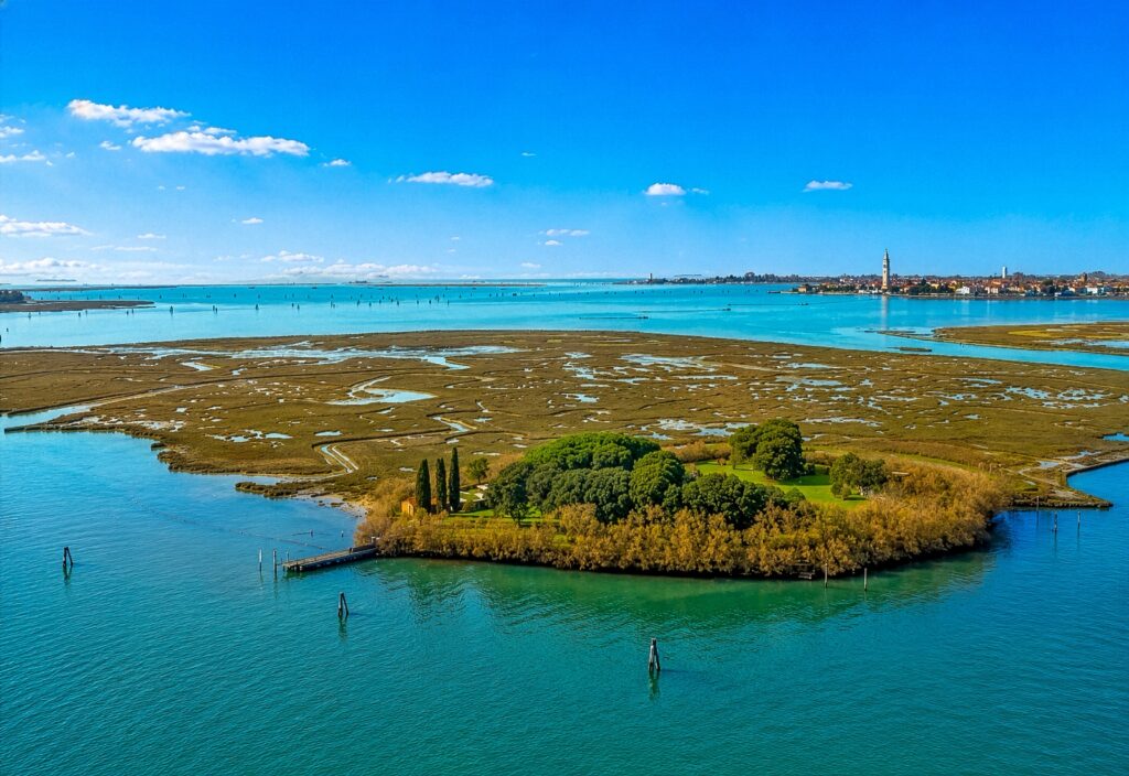 A Venezia è in vendita un’isola privata con un fortino di epoca napoleonica