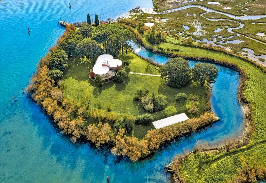 A Venezia è in vendita un’isola privata con un fortino di epoca napoleonica