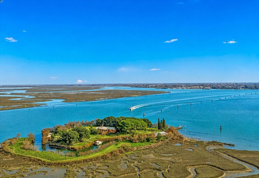 A Venezia è in vendita un’isola privata con un fortino di epoca napoleonica