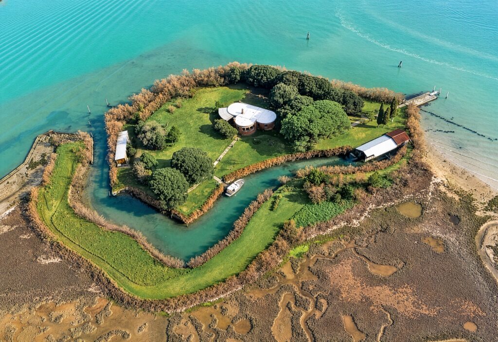 A Venezia è in vendita un’isola privata con un fortino di epoca napoleonica
