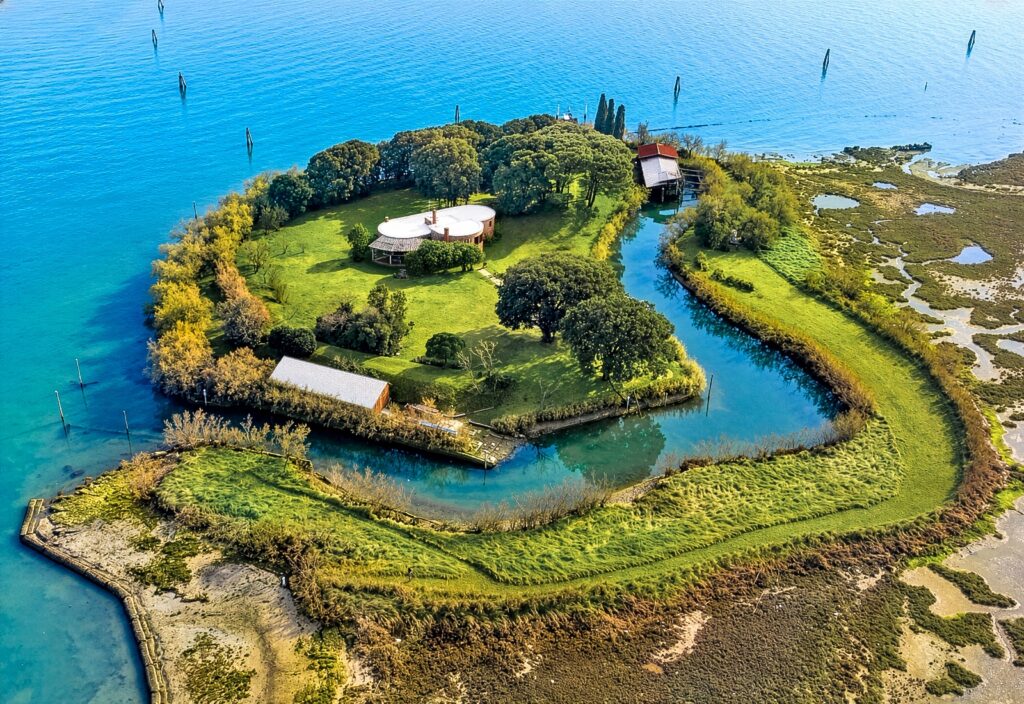 A Venezia è in vendita un’isola privata con un fortino di epoca napoleonica