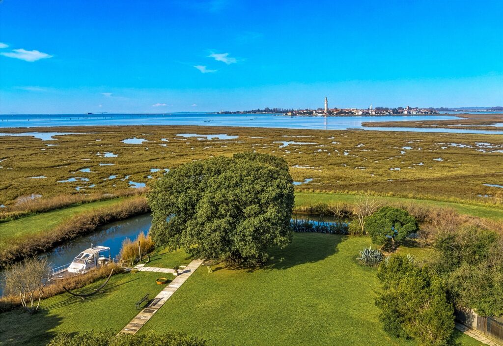 A Venezia è in vendita un’isola privata con un fortino di epoca napoleonica