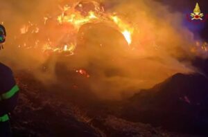 Incendio rotoballe Altamura