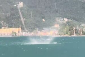 Tromba marina lago di Garda waterspout