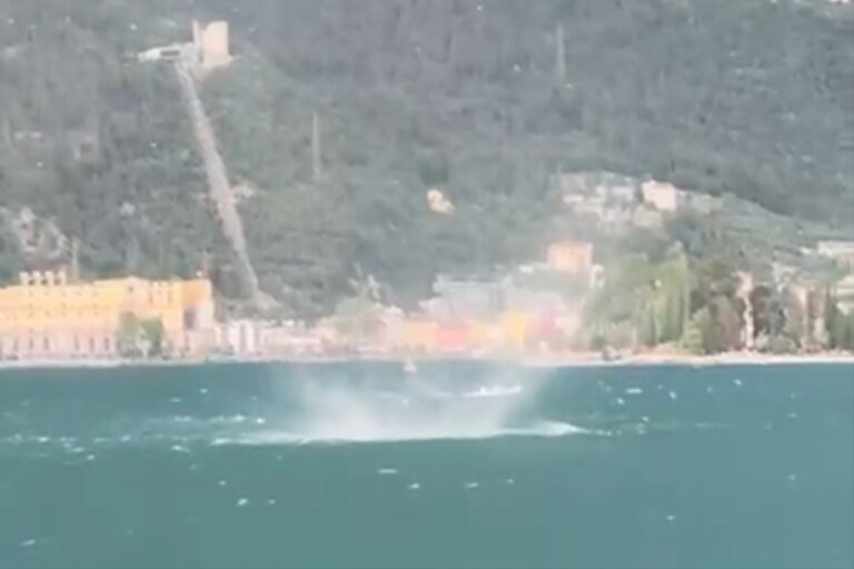 Tromba marina lago di Garda waterspout