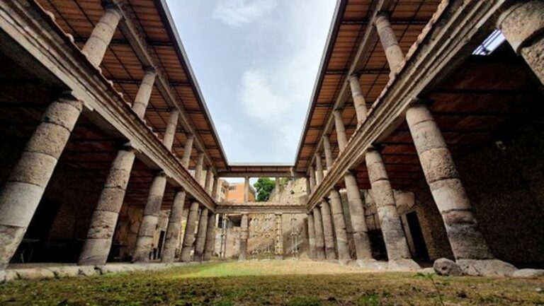 Villa B Oplontis pompei