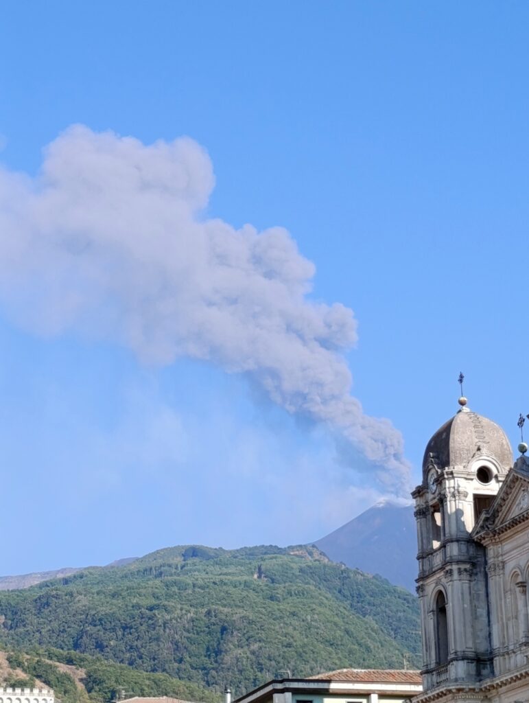 eruzione etna oggi