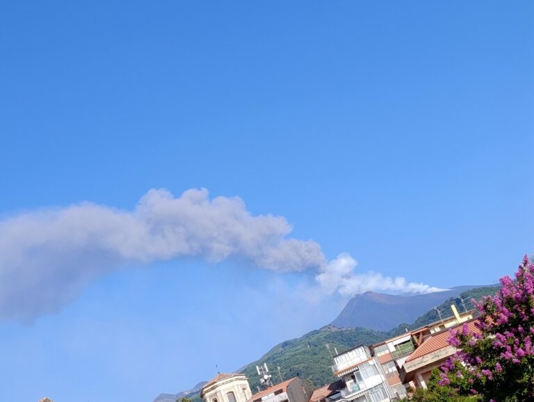 eruzione etna oggi