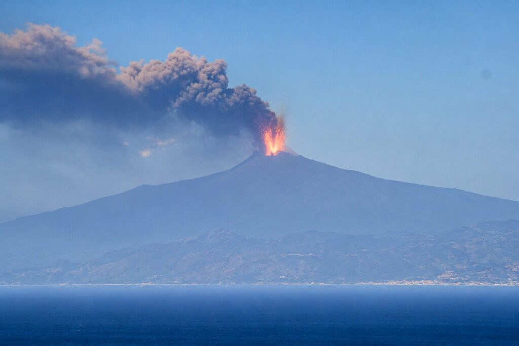 eruzione etna reggio calabria 17 agosto 2026