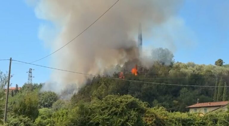 incendio camaiore toscana