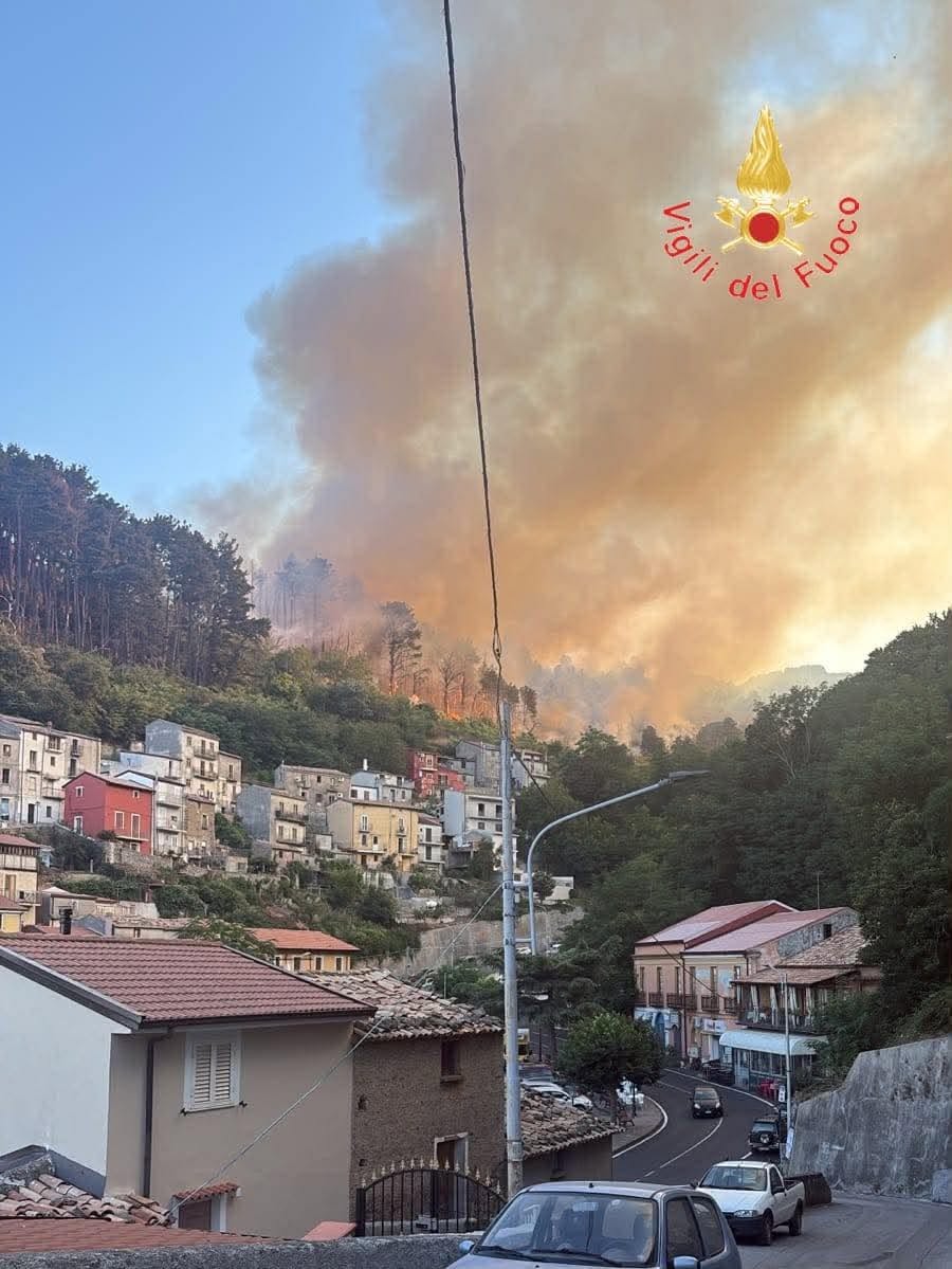 incendio gizzeria calabria