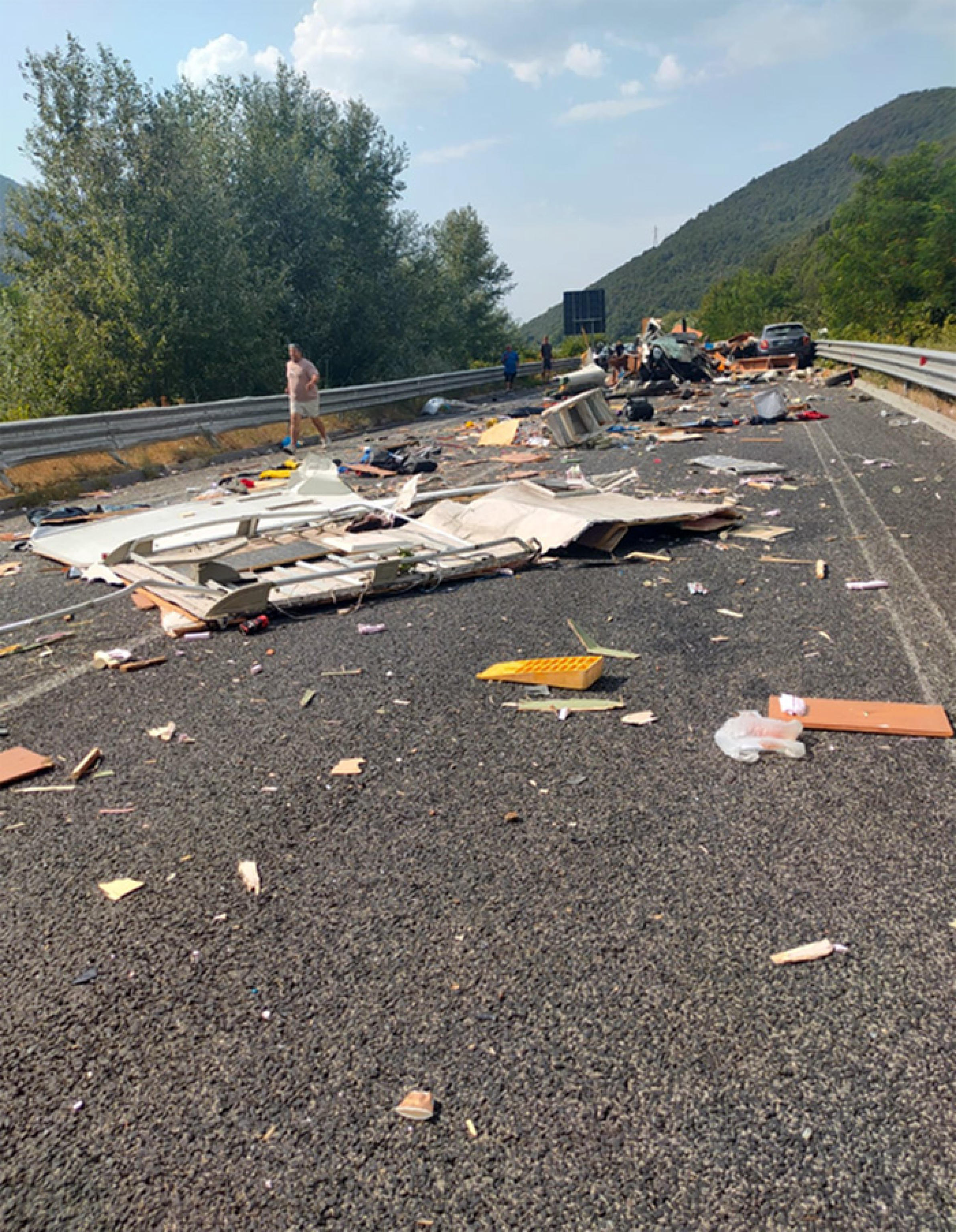 Cinque morti e cinque feriti per un incidente sulla Terni-Rieti
