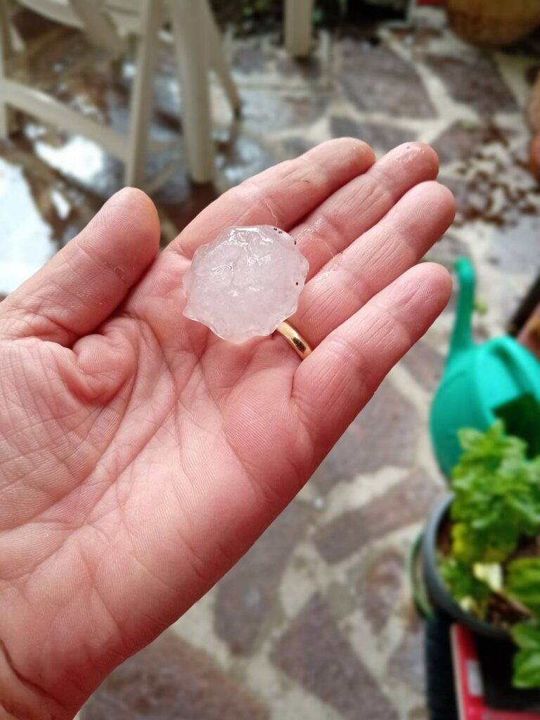 maltempo grandine castana lombardia