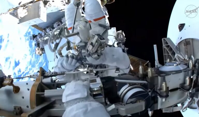 passeggiata spaziale sophie adenot