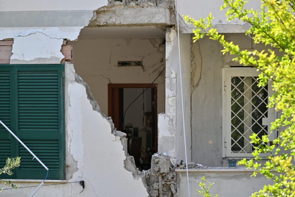 terremoto campi flegrei