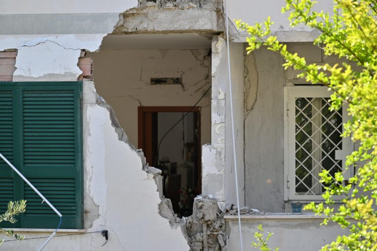 terremoto campi flegrei
