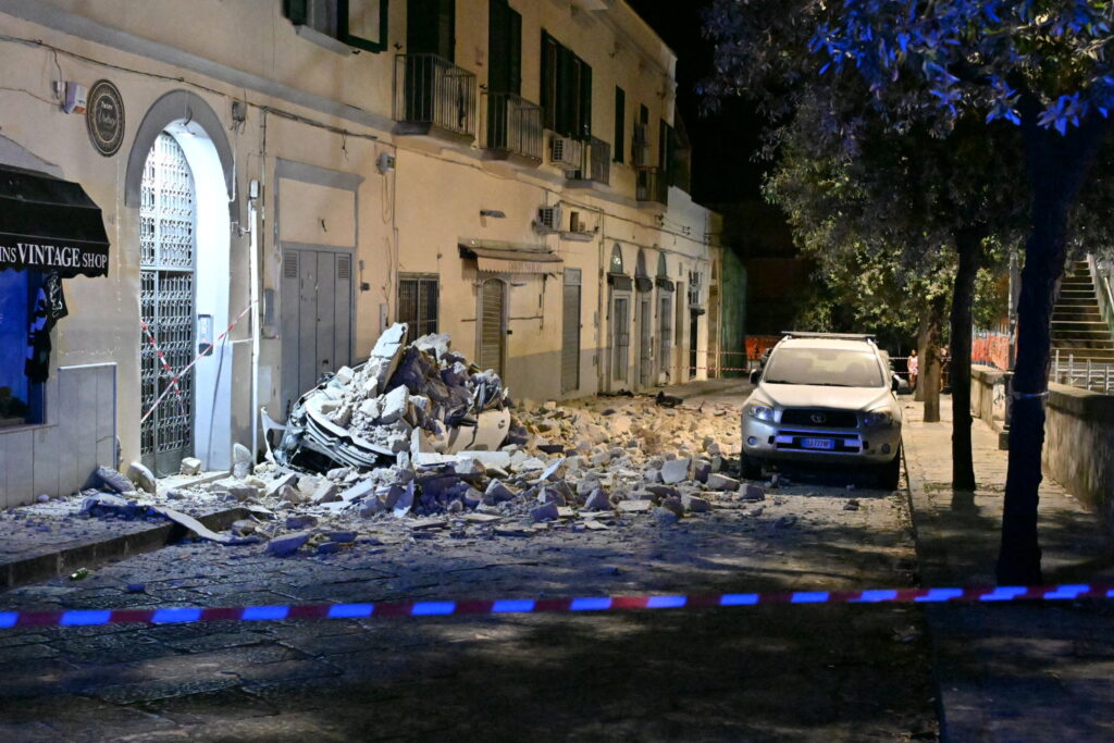 terremoto pozzuoli campi flegrei