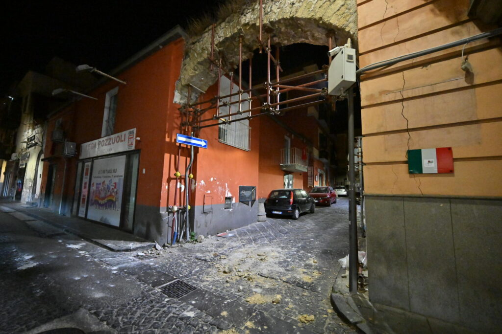 terremoto pozzuoli campi flegrei