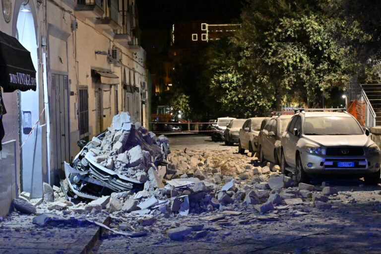 terremoto pozzuoli campi flegrei