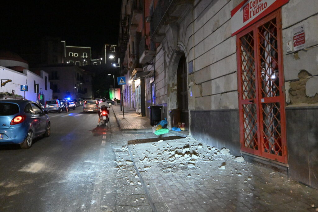 terremoto pozzuoli campi flegrei
