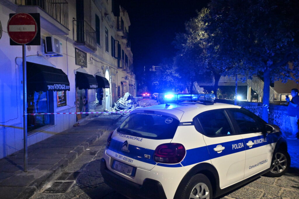 terremoto pozzuoli campi flegrei