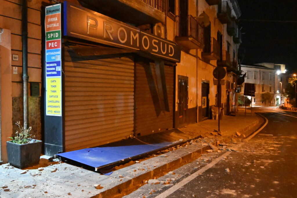 terremoto pozzuoli campi flegrei