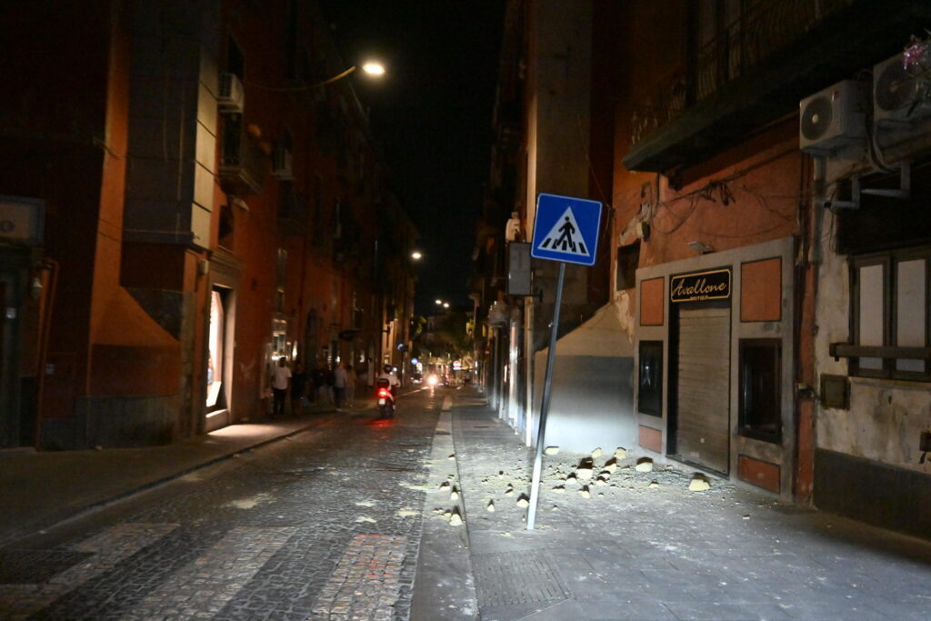 terremoto pozzuoli campi flegrei