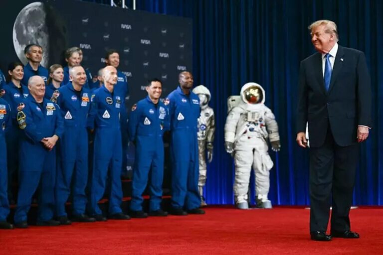 trump premia missione artemis II